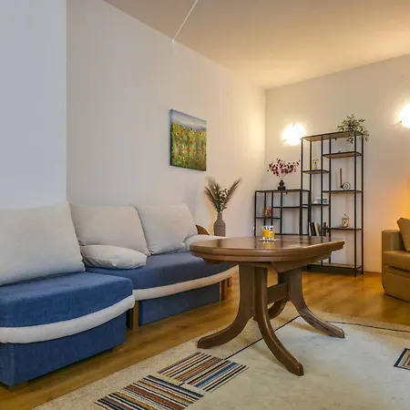 Charming 1bd Flat At Edelweiss Inn, By Flat Mаnager 班斯科
